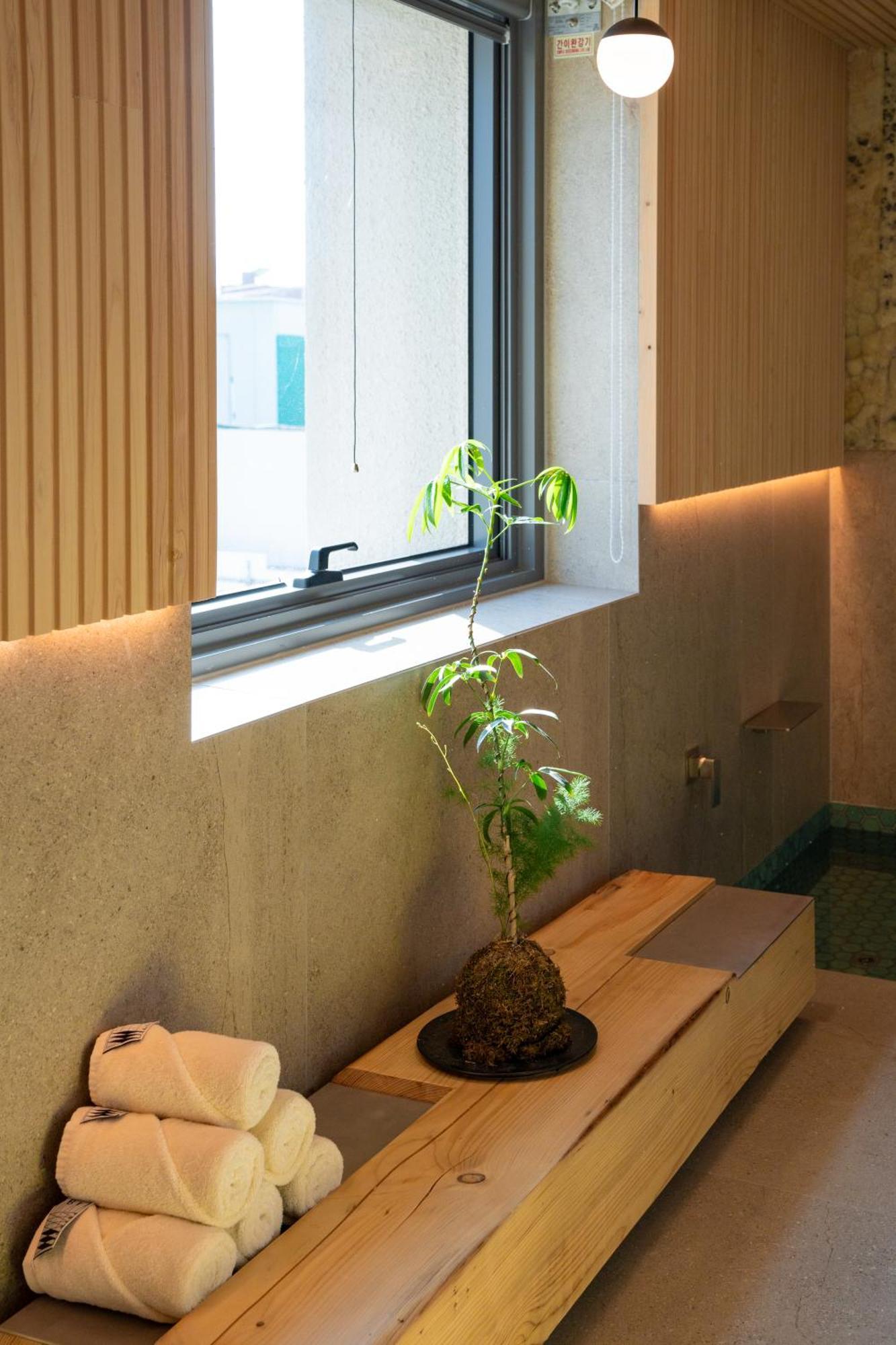Pbr7 Hotel Unusual Stay Кьонджу Екстер'єр фото